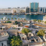 Liburan di Dubai menawarkan perpaduan sempurna antara kemewahan modern dan petualangan gurun.